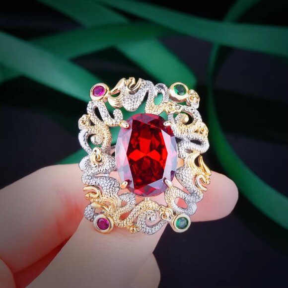A natural pigeon blood ruby ​​antique ring from Germany in 1987. 925 silver vint